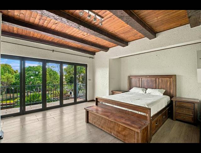 6 BEDROOM HOUSE FOR SALE IN MIDSTREAM ESTATE